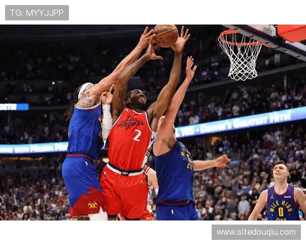 通过斗球篮球直播app下载平台，快速获取最新比赛直播信息，满足篮球爱好者的观赛和互动需求